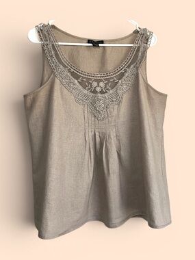 Tryst Linen Blend Sleeveless Pleat Front Embroidered Top Sz L